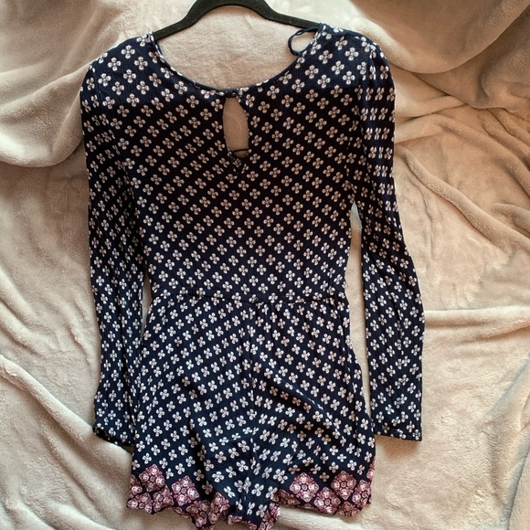 Cape Juby | Floral Printed Long Sleeve Romper - Picture 5 of 8